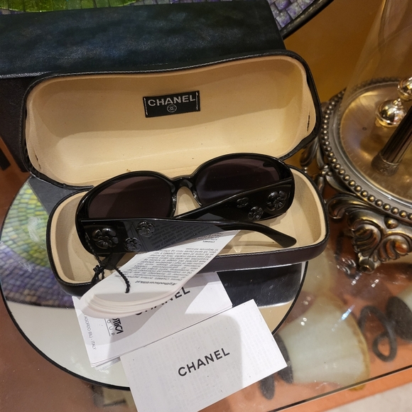 Vintage Chanel  Black Camilla Flower Sunglasses (preowned full set). - Picture 11 of 11